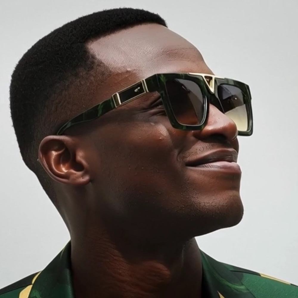 Square Frame Sunglasses V Detail Green Frame Gradient Lens Fashion Shades Lentes